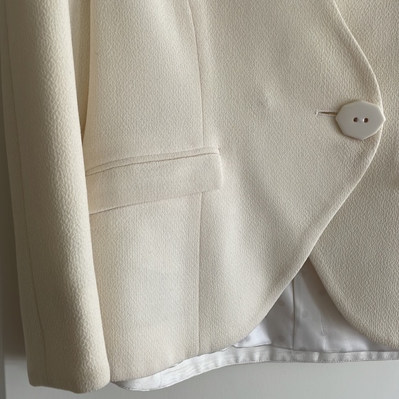 Armani white crepe jacket, size 8 - Picture 5 of 6